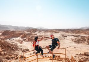 סוכות בפארק תמנע: חוויות והרפתקאות בלב המדבר